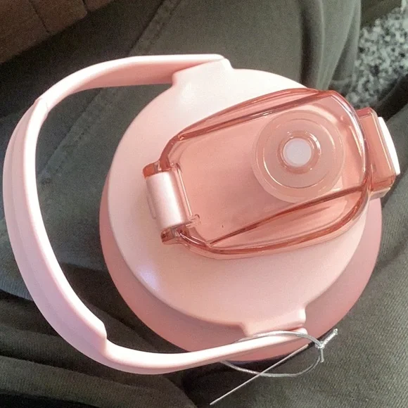 🌸64 oz Water Bottle - Picture 5 of 7